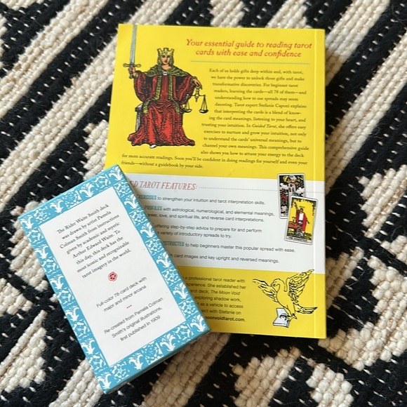 Rider Waite Smith Tarot Deck with Guidebook - Picture 2 of 3
